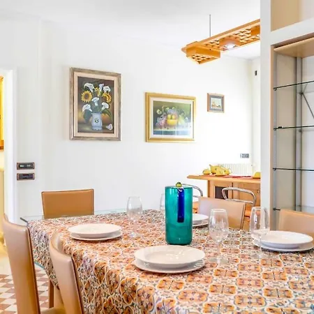 شقة Luxury Palace Attico Vista Mare E Torre Cabrera بوزالو