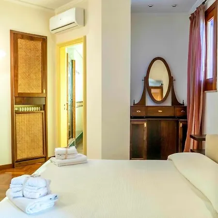Luxury Palace Attico Vista Mare E Torre Cabrera דירה *